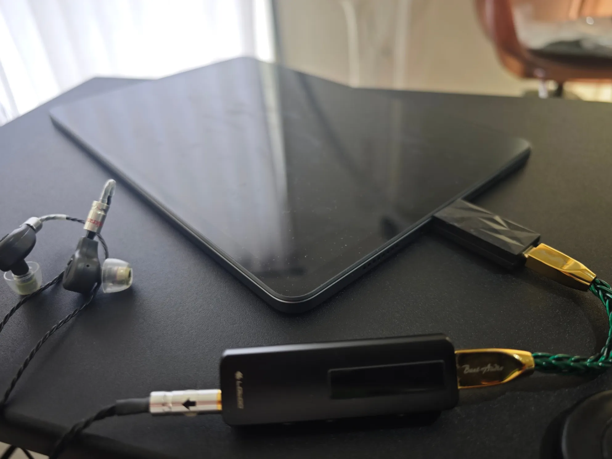 Redmi Pad 2 Pro 5GのUSB端子にiSilencerやLotoo PAW S1などのオーディオ機材を数珠繋ぎにした検証環境